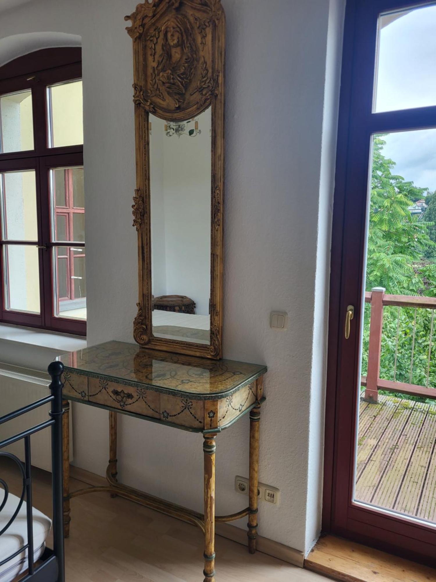 Apartment Im Herzen Der Historischen Altstadt Mit Elbblick Und Balkon